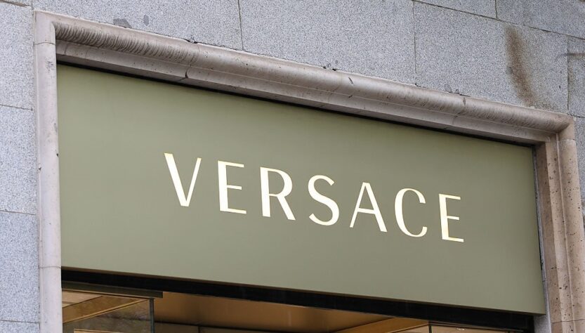 Новини бізнесу - Єврокомісія дозволила купівлю Versace модним домом Prada