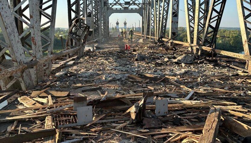 Новини України - З'явилися кадри пошкодженого РФ мосту у Кременчуці