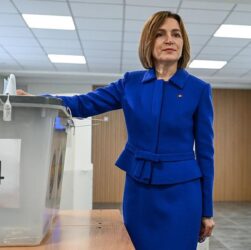 Новини України - Зеленський привітав Санду з перемогою на виборах у парламент