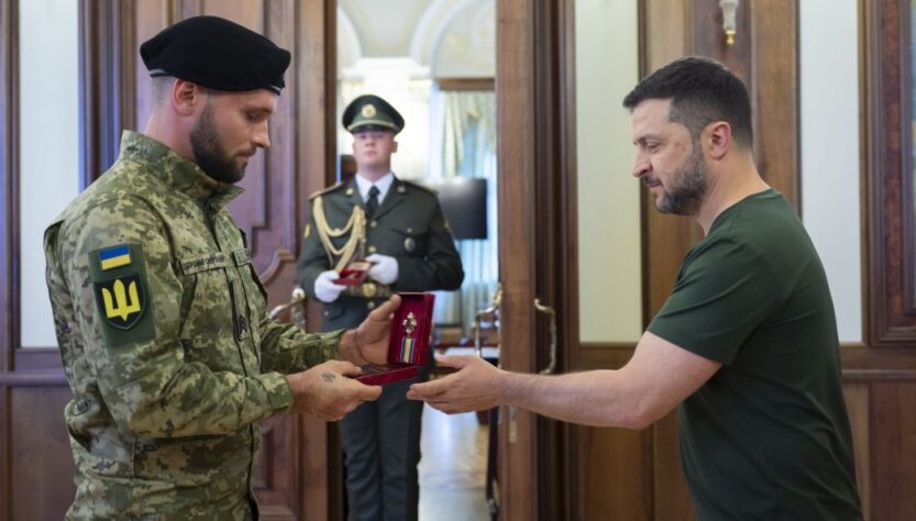 Новини України - Зеленський привітав та нагородив воїнів-танкістів