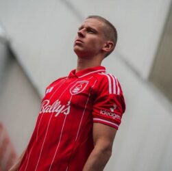 Новини спорту - Зінченка офіційно представили у Ноттінгем Форест