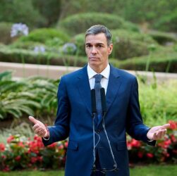 Новини світу - Зламався літак: прем'єр Іспанії не долетів на саміт коаліції охочих