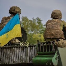 Новини України - ЗСУ встановлюють держпрапори в селі на Сумщині