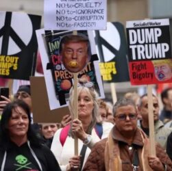Новини світу - Зупиніть Трампа: у Лондоні мітингують тисячі осіб