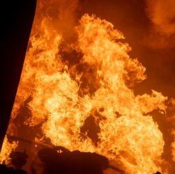 Новини України - Атака дронів на Харків: спалахнула пожежа на цивільному підприємстві