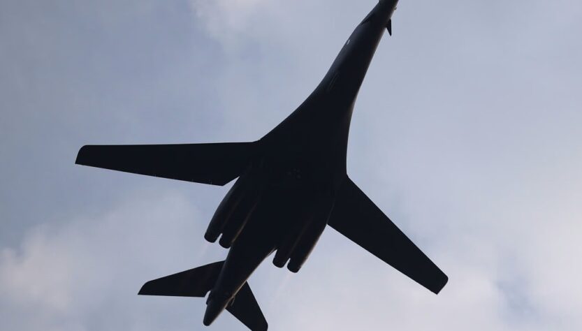 Новини світу - Бомбардувальники напоготові: Трамп заявив про наземну операцію у Венесуелі