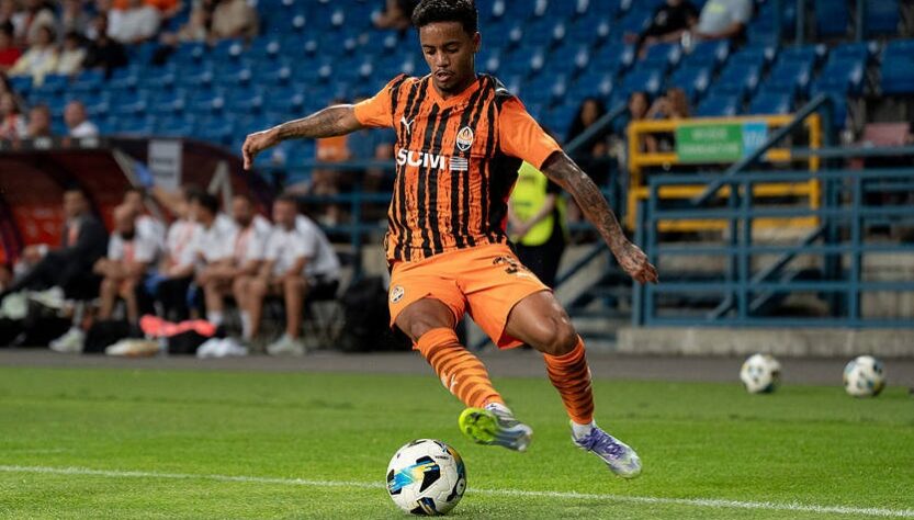 Новини спорту - Бразильський футболіст Шахтаря знову тренується разом із партнерами