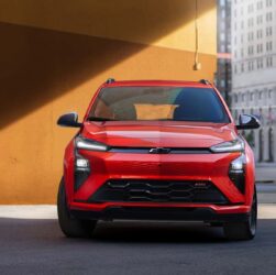 Авто новини - Chevrolet повертає електрохетчбек Bolt