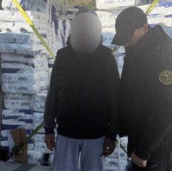 Новини України - Чоловік ховався в памперсах, щоб в'їхати в Україну