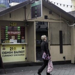 Новини бізнесу - Долар досягнув психологічної межі в обмінниках