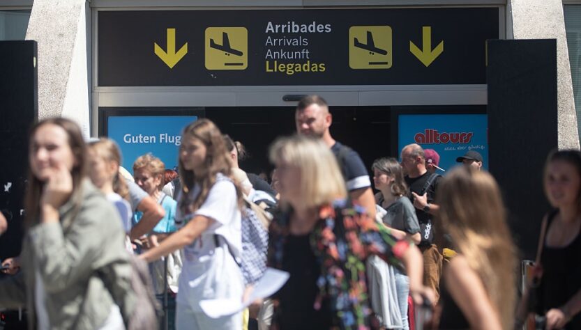 Новини світу - Дрон паралізував роботу аеропорту в Іспанії