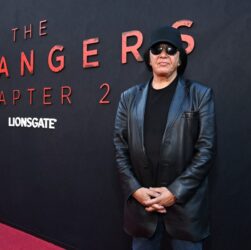 Новини культури - Джин Сіммонс із KISS потрапив у ДТП через втрату свідомості за кермом