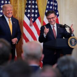 Новини світу - Джонсон: Трамп тролить демократів, говорячи про свій третій термін