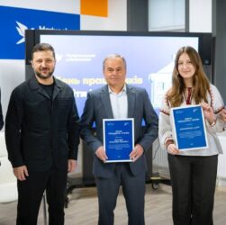 Напередодні Дня освітян Президент зустрівся з вчителями, викладачами, студентами та школярами