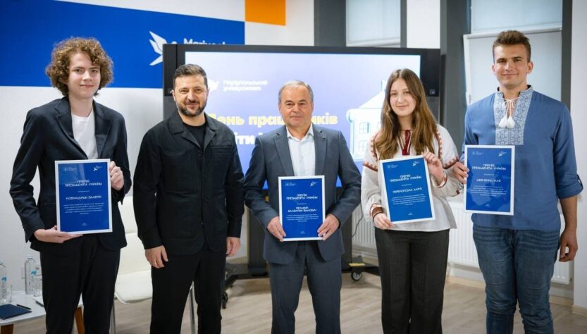 Напередодні Дня освітян Президент зустрівся з вчителями, викладачами, студентами та школярами