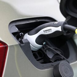 Авто новини - Електромобілі б’ють рекорди продажів у США