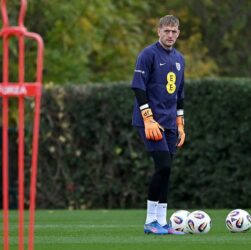 Новини спорту - Евертон домовляється про нову угоду з воротарем збірної Англії