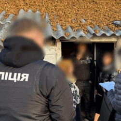 Новини України - Фіктивне батьківство для виїзду за кордон: на Волині викрили ділків