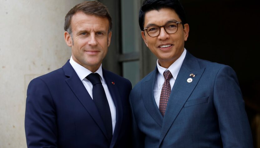 Новини світу - Франція евакуювала президента Мадагаскару через військовий переворот