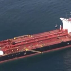 Новини світу - Франція відпустила затриманий "тіньовий" танкер разом з капітаном