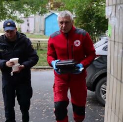 Рятувальники піклуються про всіх хто потерпає від наслідків масованої російської атаки