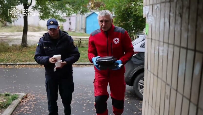 Рятувальники піклуються про всіх хто потерпає від наслідків масованої російської атаки