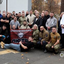 Олександр Усик провідав поранених бійців Нацполіції