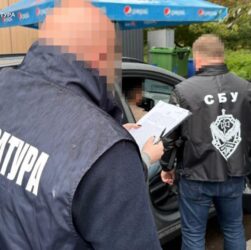 Новини України - Інспектора Львівської митниці спіймали на "відкатах" за ввезення ювелірки