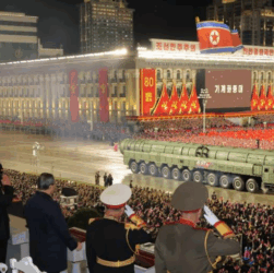 Новини світу - Кім Чен Ин продемонстрував нову міжконтинентальну ракету