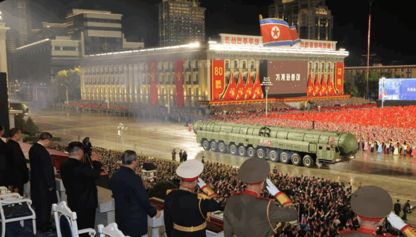 Новини світу - Кім Чен Ин продемонстрував нову міжконтинентальну ракету