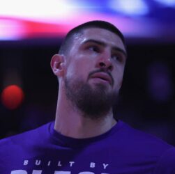 Новини світу - Лень у першій грі з новою командою Нью-Йорк Нікс перемагає Філадельфію