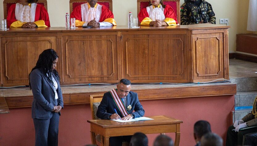 Новини світу - Лідер перевороту на Мадагаскарі склав присягу президента