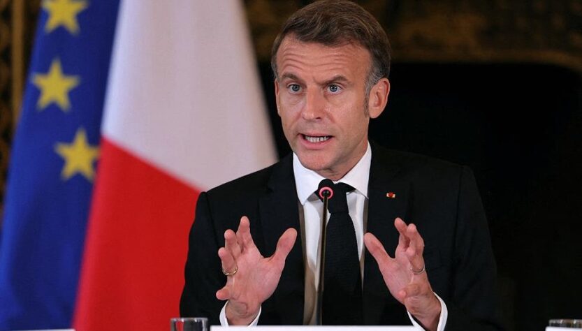Новини світу - Макрон відмовився складати повноваження президента