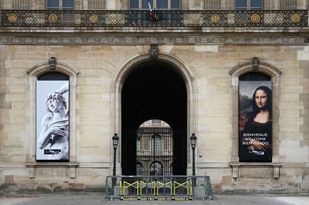 Новини світу - Макрон відреагував на зухвале пограбування Лувру