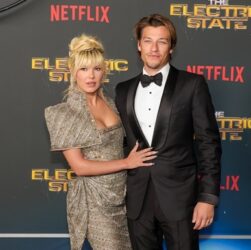 Новини культури - Міллі Боббі Браун показала перше фото з усиновленою донькою