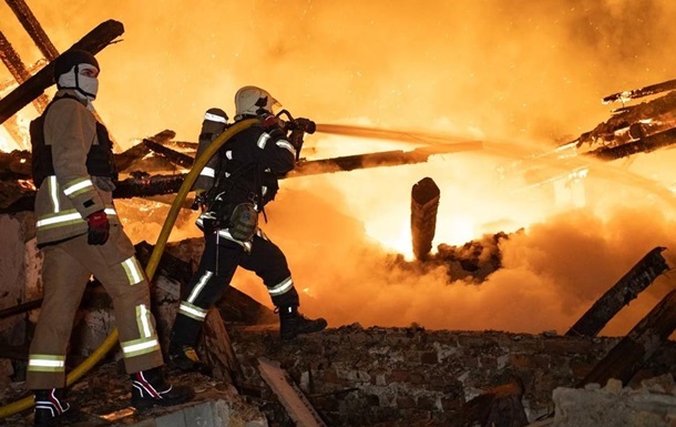Новини України - На Миколаївщині через падіння уламків дронів сталася пожежа