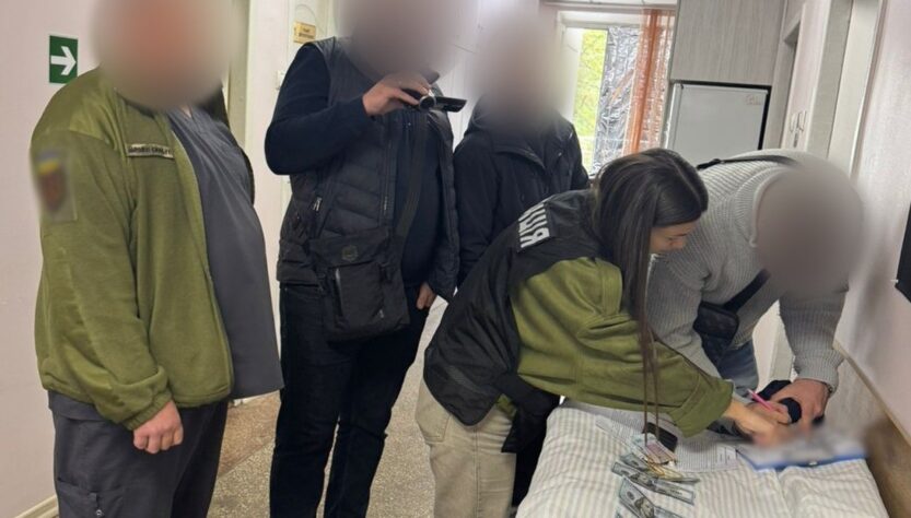 Новини України - На Одещині військового медика спіймали на хабарі