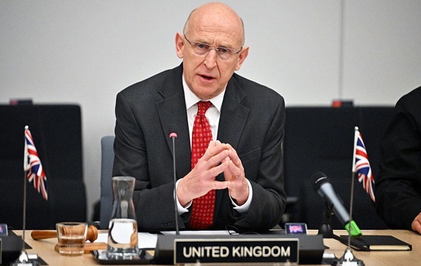 Новини світу - НАТО посилить відповідь на агресію Росії - міністр оборони Британії