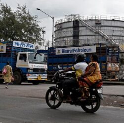 Новини бізнесу - НПЗ Індії готуються скоротити імпорт російської нафти - ЗМІ