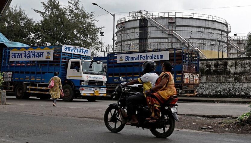 Новини бізнесу - НПЗ Індії готуються скоротити імпорт російської нафти - ЗМІ
