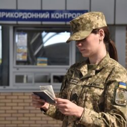 Новини України - Пасажиропотік через український кордон зменшився