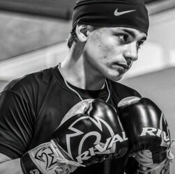 Новини спорту - Пішов з життя 17-річний син боксера на прізвисько Грім, що помер у 37 років