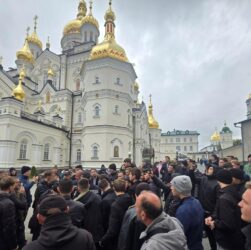 Новини України - Поліція розслідує провокації в Почаївській лаврі під час обшуків