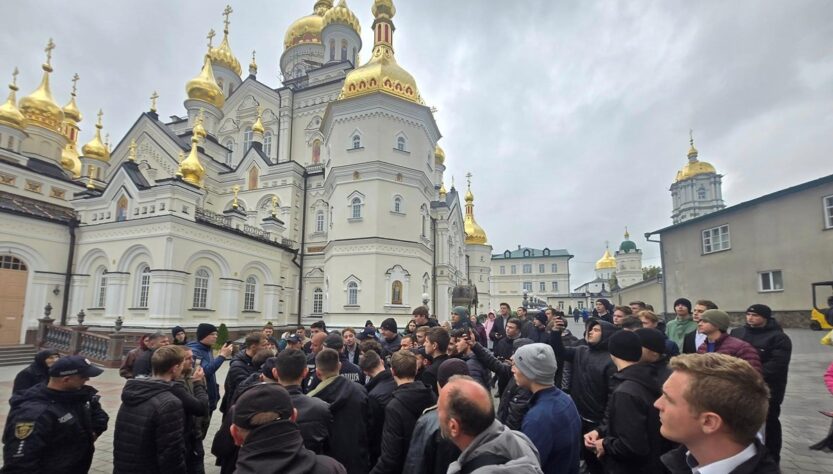 Новини України - Поліція розслідує провокації в Почаївській лаврі під час обшуків