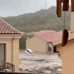 Новини світу - Потужна повінь накрила Болгарію: триває евакуація