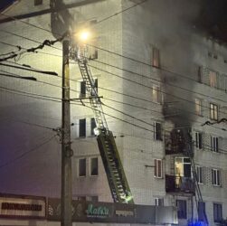 Події - Пожежа в гуртожитку Житомира: студенти отруїлися чадним димом
