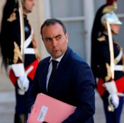 Новини світу - Прем'єр Франції несподівано подав у відставку