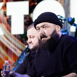 Новини культури - Росіяни пошкодили квартиру зірки Ліги сміху