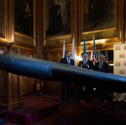 Новини світу - Сікорський показав іранський "шахед" у парламенті Великобританії