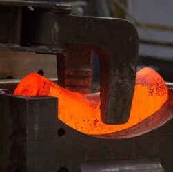 Новини бізнесу - Слідом за автозаводами: виробник титану РФ переходить на 4-денний тиждень